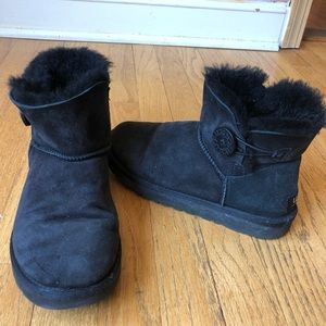 COPY - Black UGG short boots